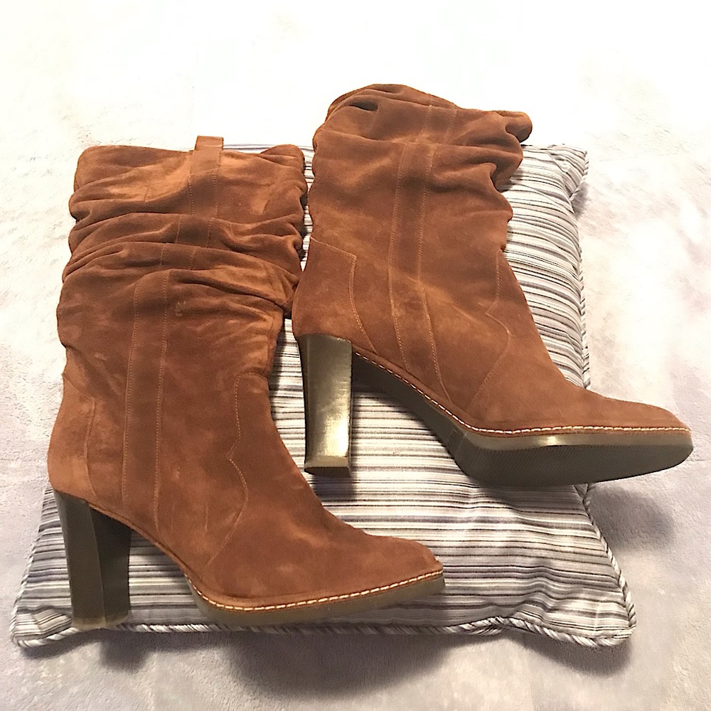 Via Spiga chocolate brown scrunchy suede boots made in Italy. 3.5” heel. SZ 7